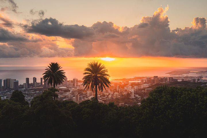 Honolulu Sunset in Oahu, Hawaii | Silhouette Skyline by Richard Lam Studio